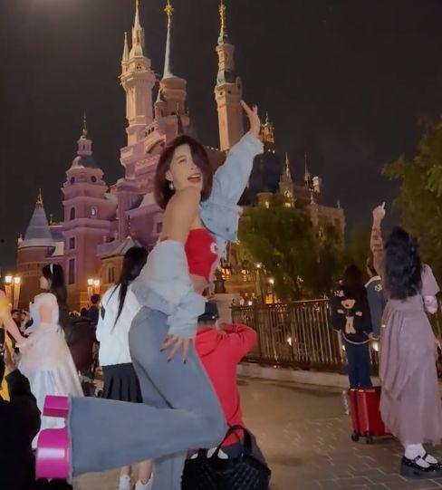 网红聂小雨穿高跟鞋