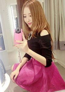 露肩的网红,揭秘露肩网红的穿搭秘诀