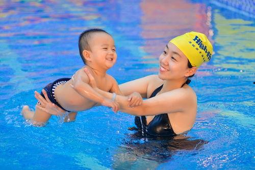 郴州网红亲子游泳,打造水上亲子欢乐时光